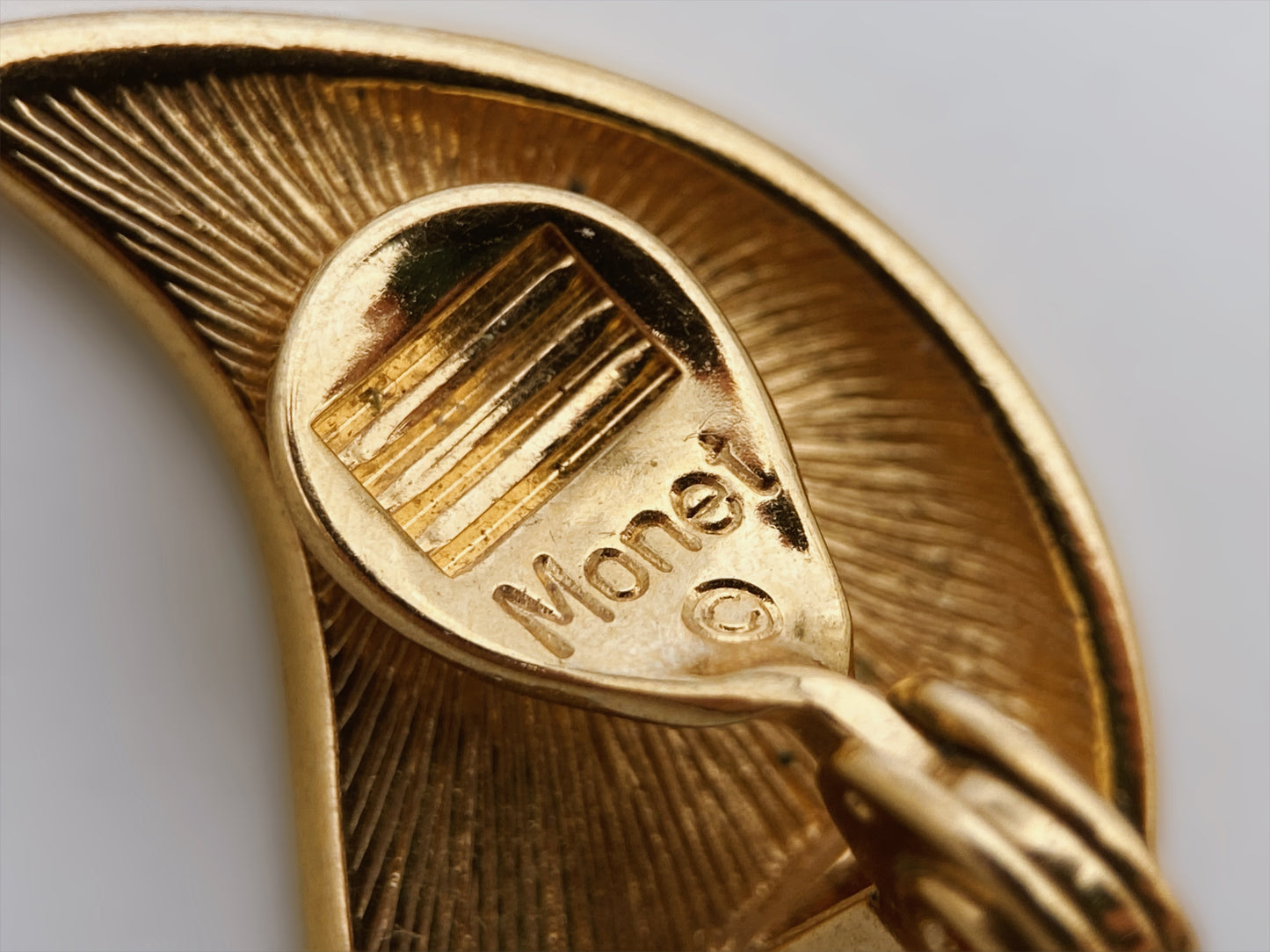 “Monet” auskarai klipsai