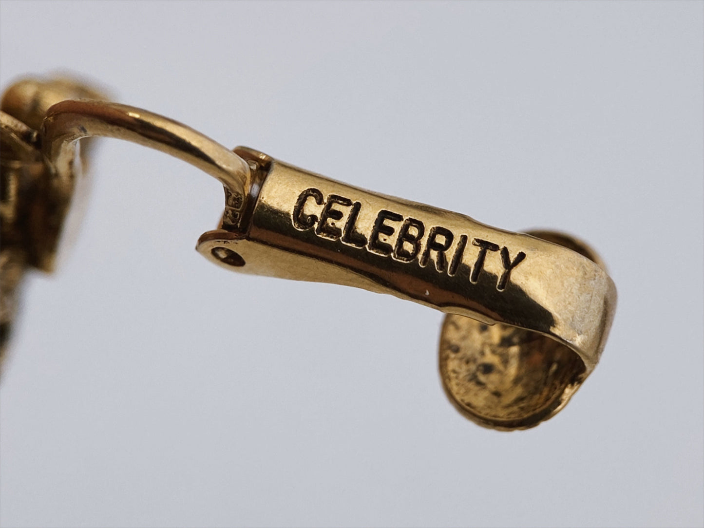 “Celebrity Gems” vėrinys ir klipsai