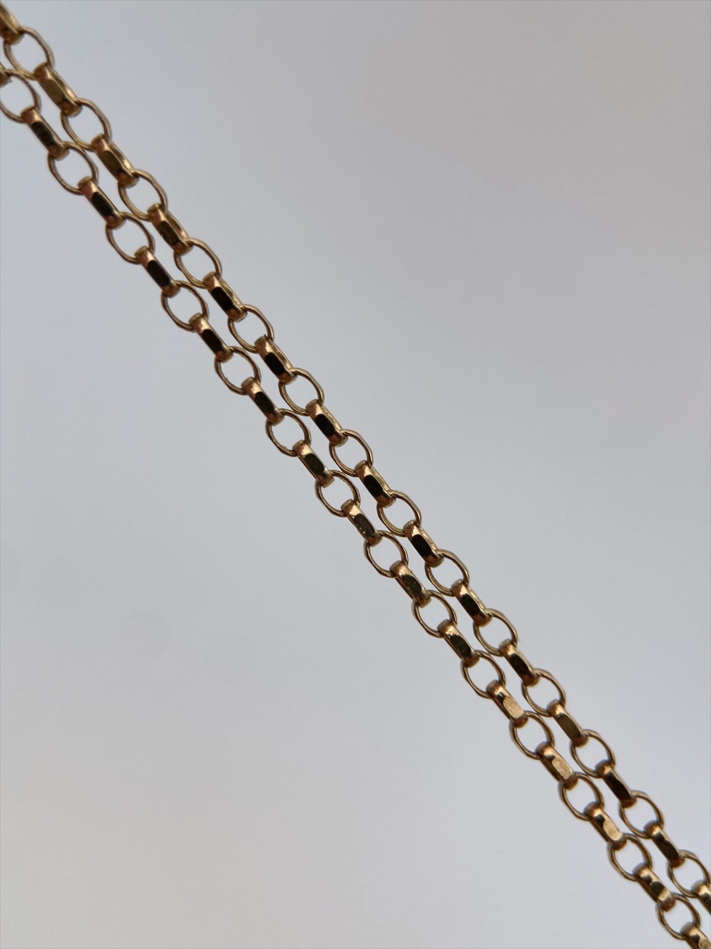 Aukso grandinėlė su lazurito pakabuku