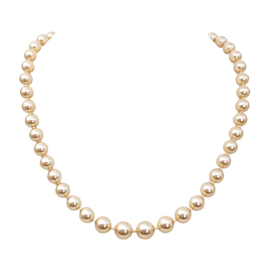 Perlų vėrinys su sidabro užsegimu