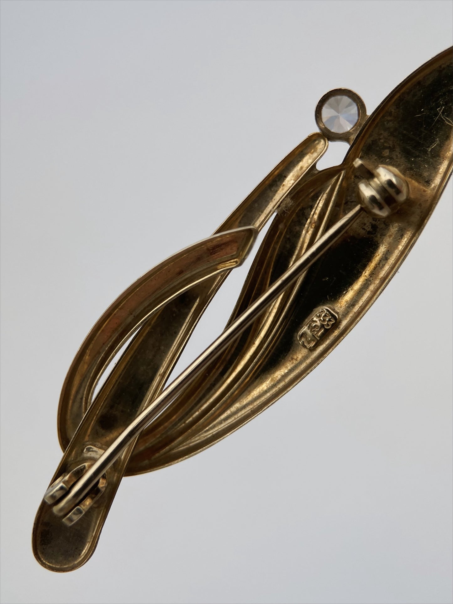 Aukso sagė su cirkoniu