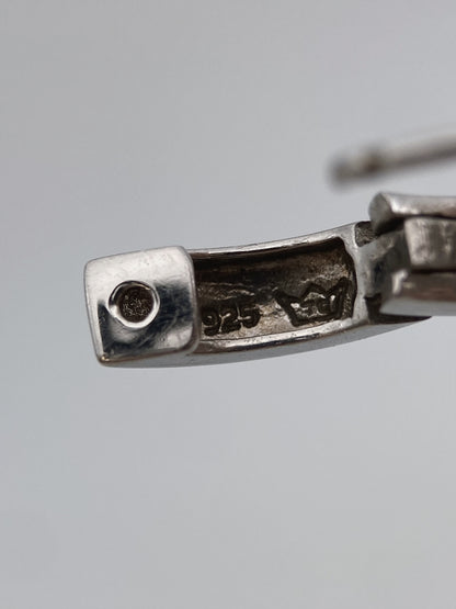 Sidabro auskarai ir žiedas su kristalais