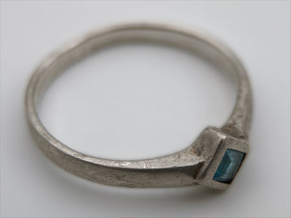 Sidabro žiedas su akvamarinu