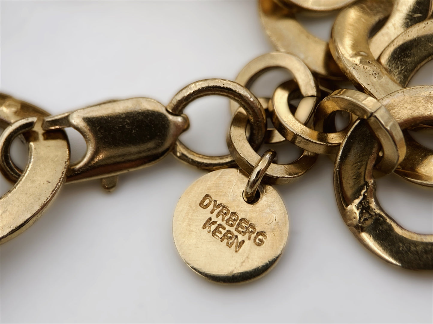 “Dyrberg / Kern” apyrankė su kristalais