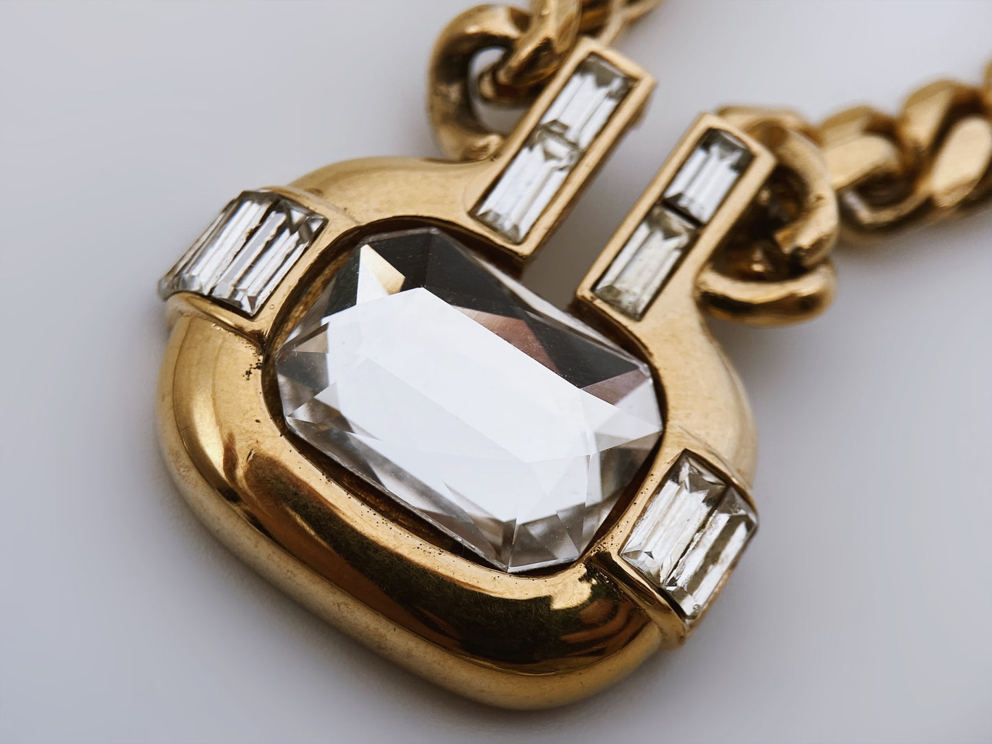 “Givenchy” vėrinys