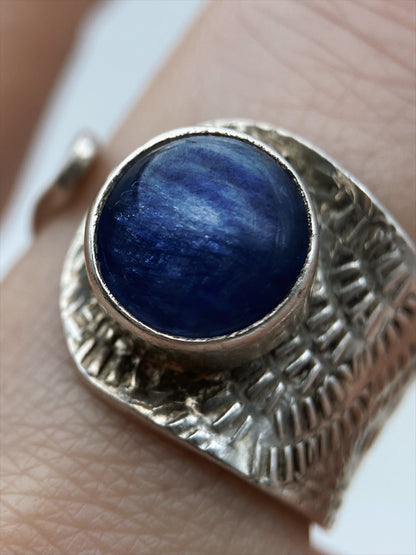 Sidabro žiedas su kianitu