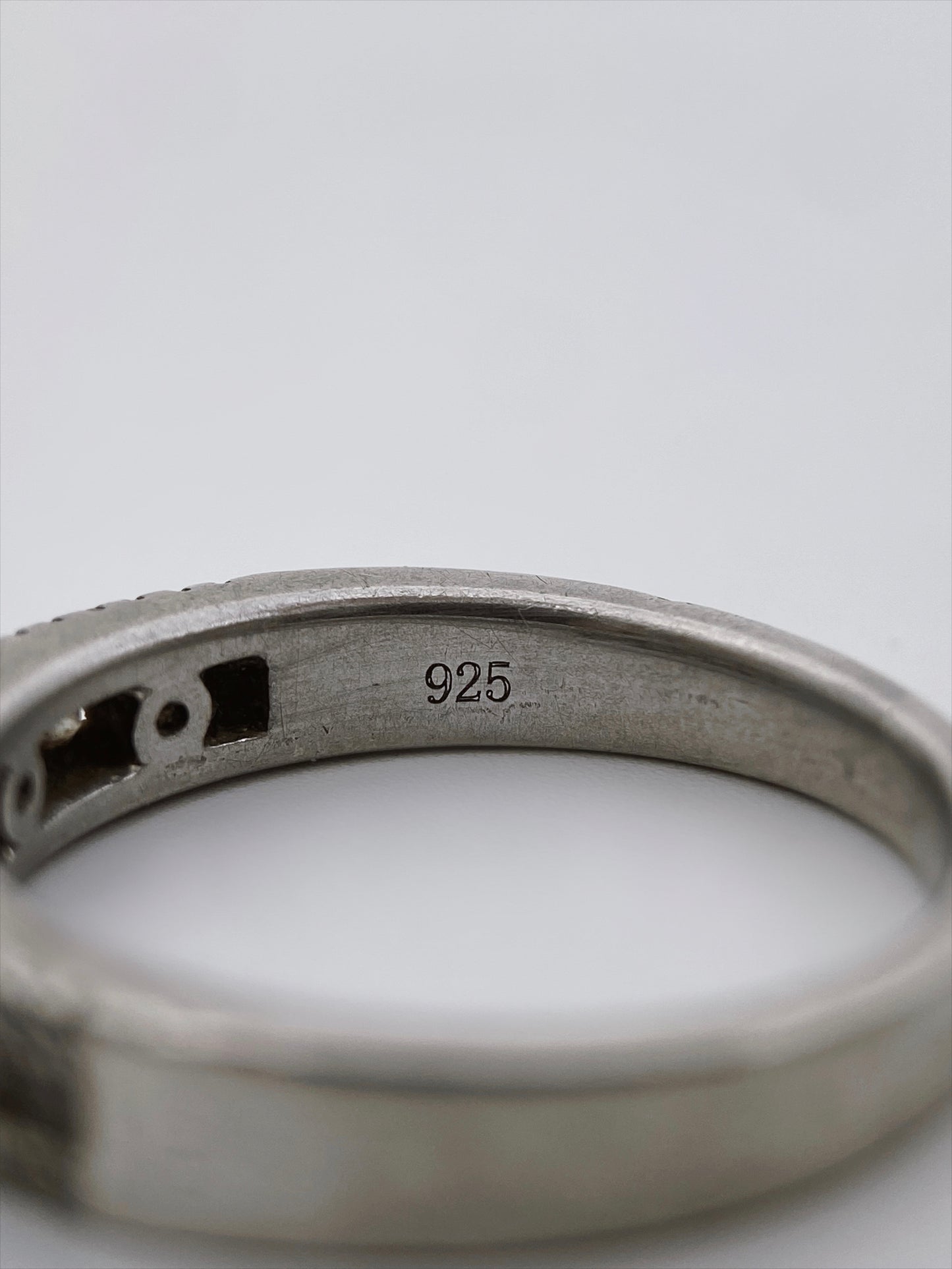 Sidabro žiedas su deimantais