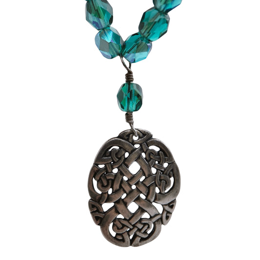 Retro vėrinys su sidabro pakabuku