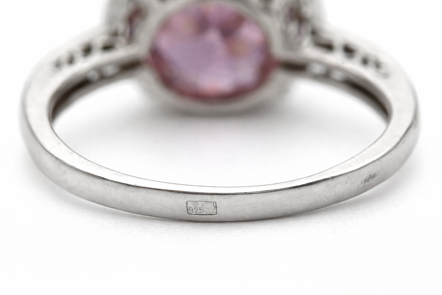 Sidabro žiedas su špineliu