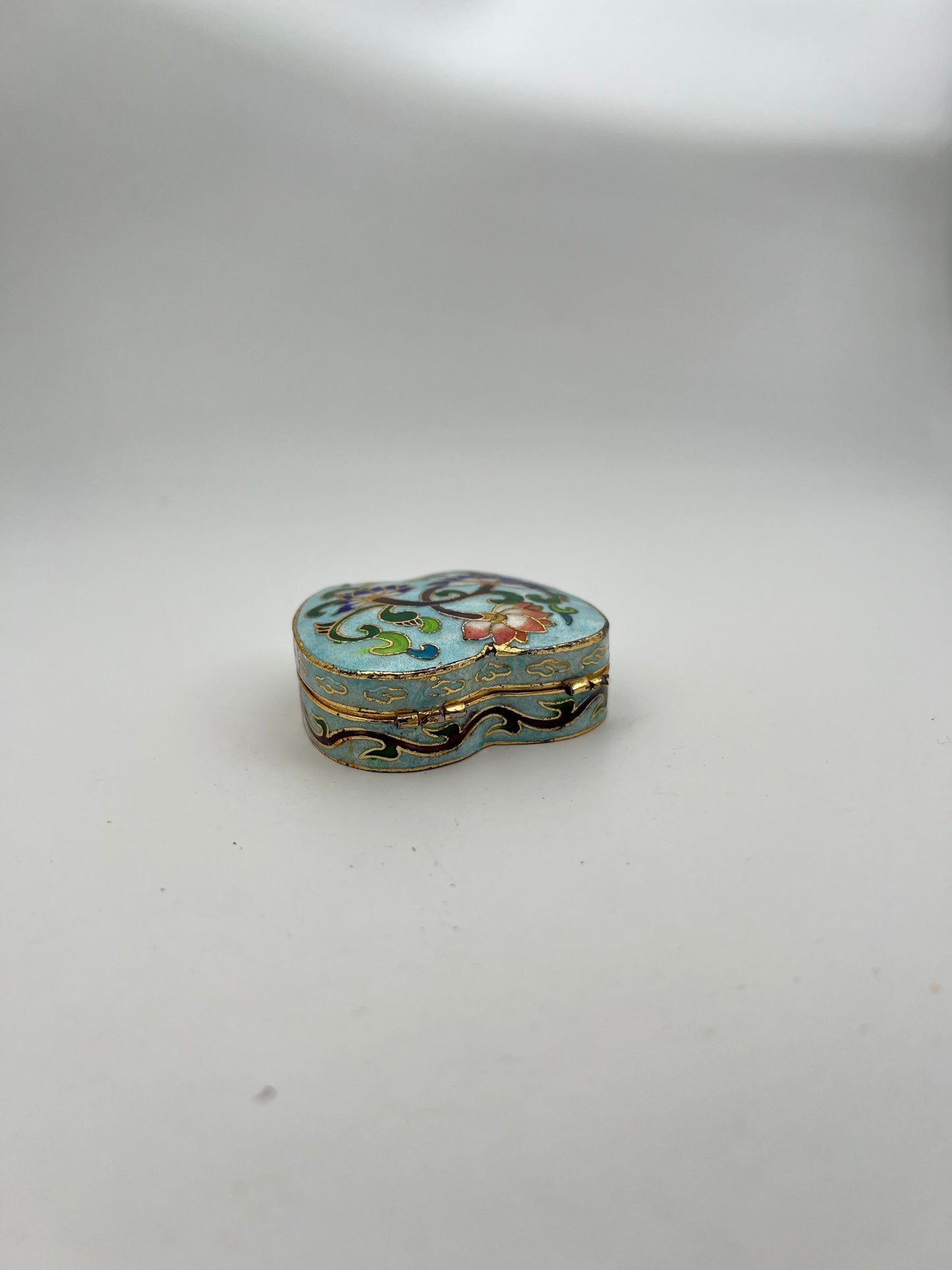 Vintažinė “cloisonné” emalio dėžutė