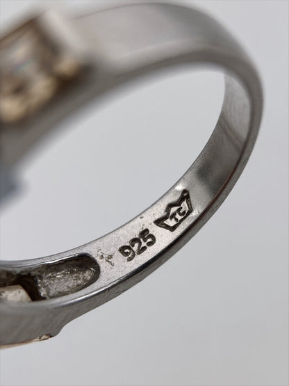 Sidabro auskarai ir žiedas su kristalais