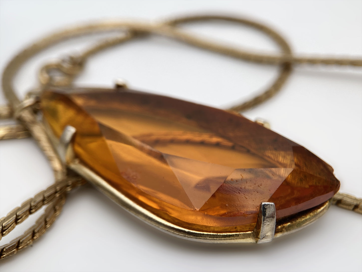 Vėrinys su “Sphinx” stiklo pakabuku