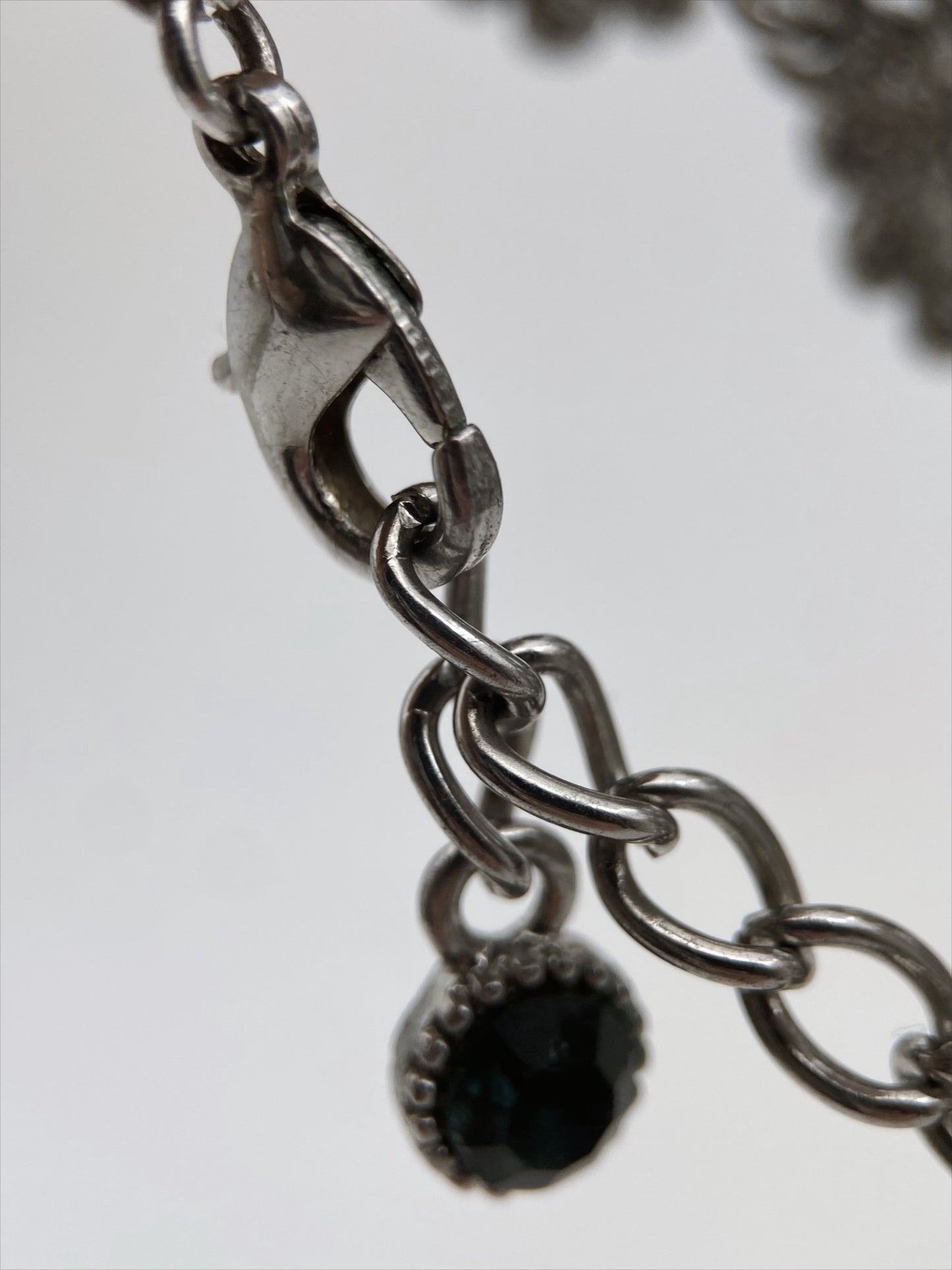 Apyrankė ir auskarai su stiklo kristalais