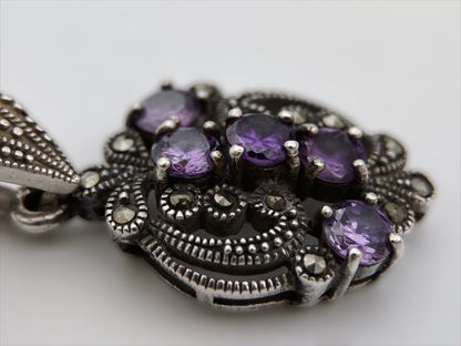 Sidabro pakabukas su stiklo kristalais