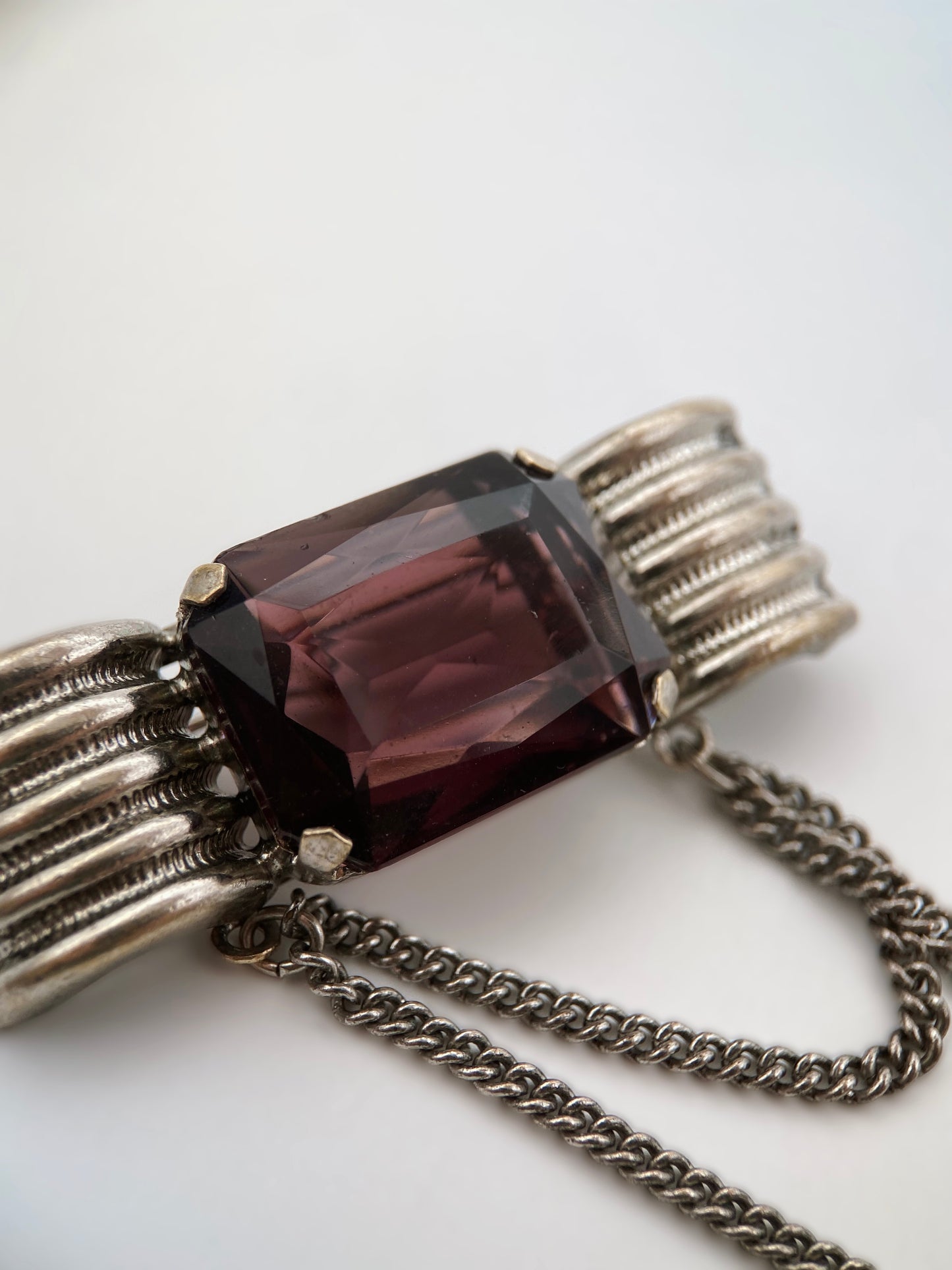 Vintažinė sagė su stiklo kristalu