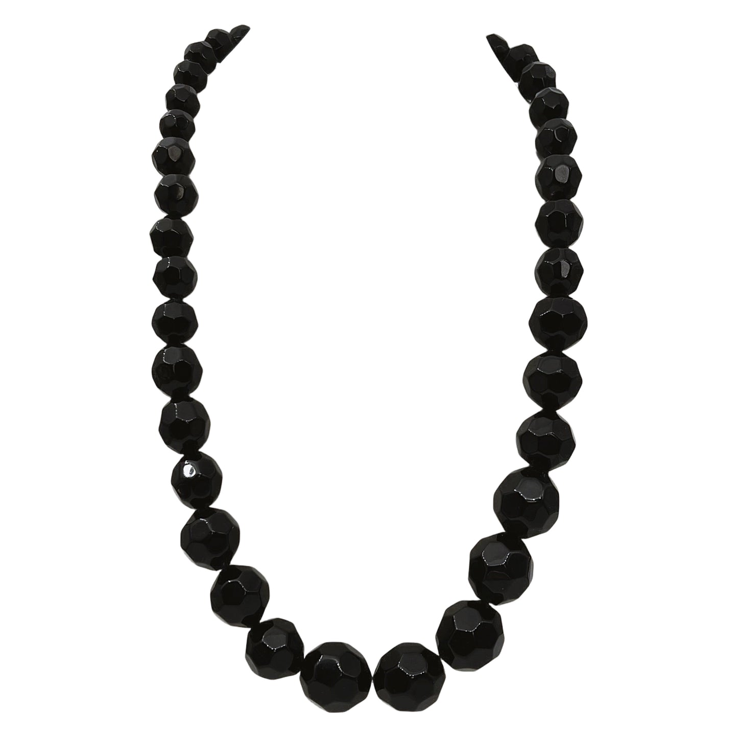 Ilgas juodų briaunuotų karoliukų vėrinys