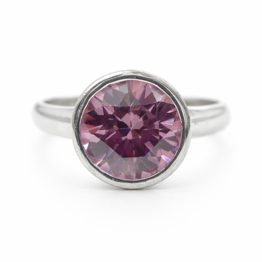 Sidabro žiedas su kristalu