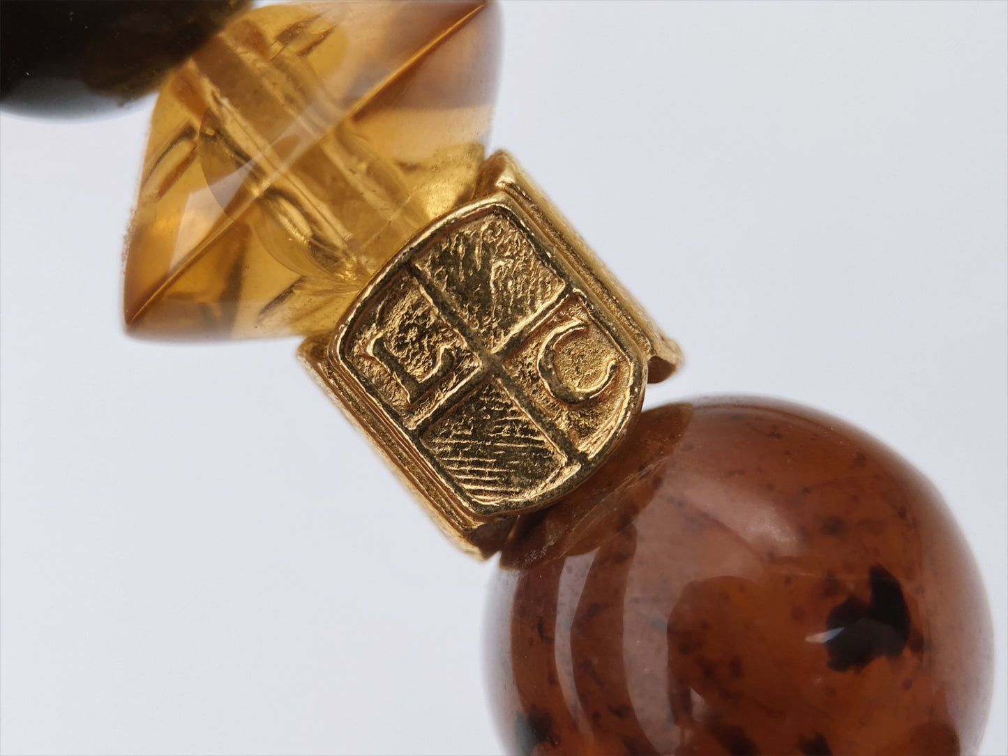“Liz Claiborne” vėrinys