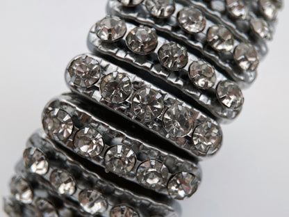 Vintažinė apyrankė su kristalais