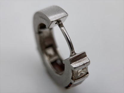 Sidabro auskarai ir žiedas su kristalais