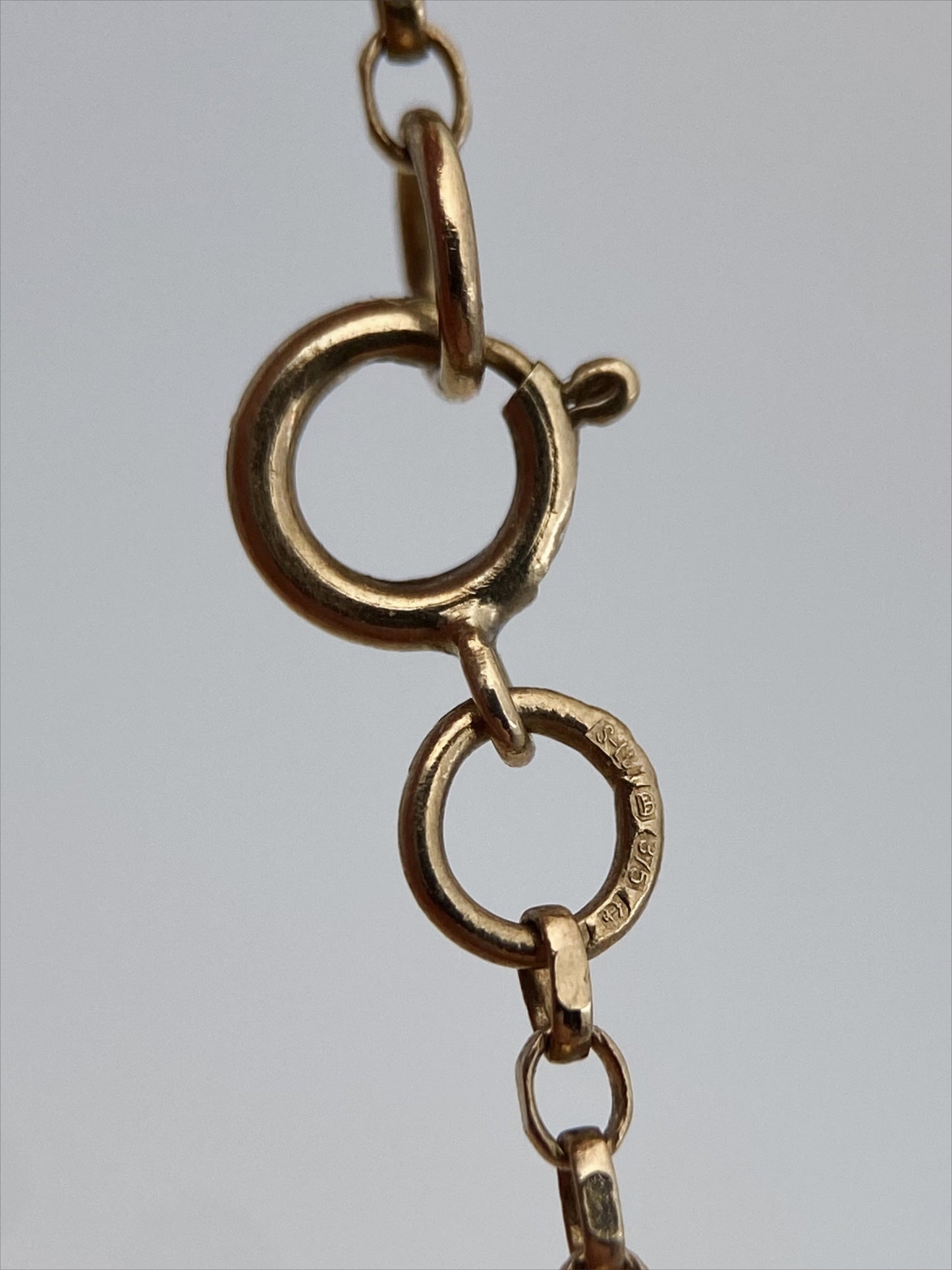 Aukso grandinėlė su lazurito pakabuku