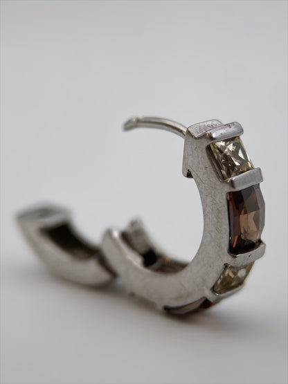 Sidabro auskarai ir žiedas su kristalais