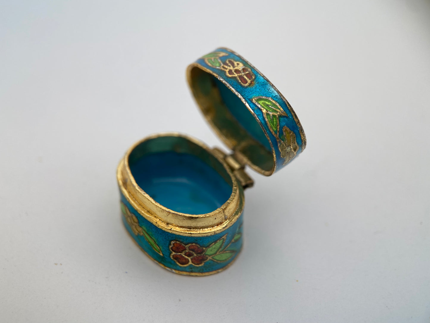 Miniatiūrinė vintažinė “cloisonné” emalio dėžutė