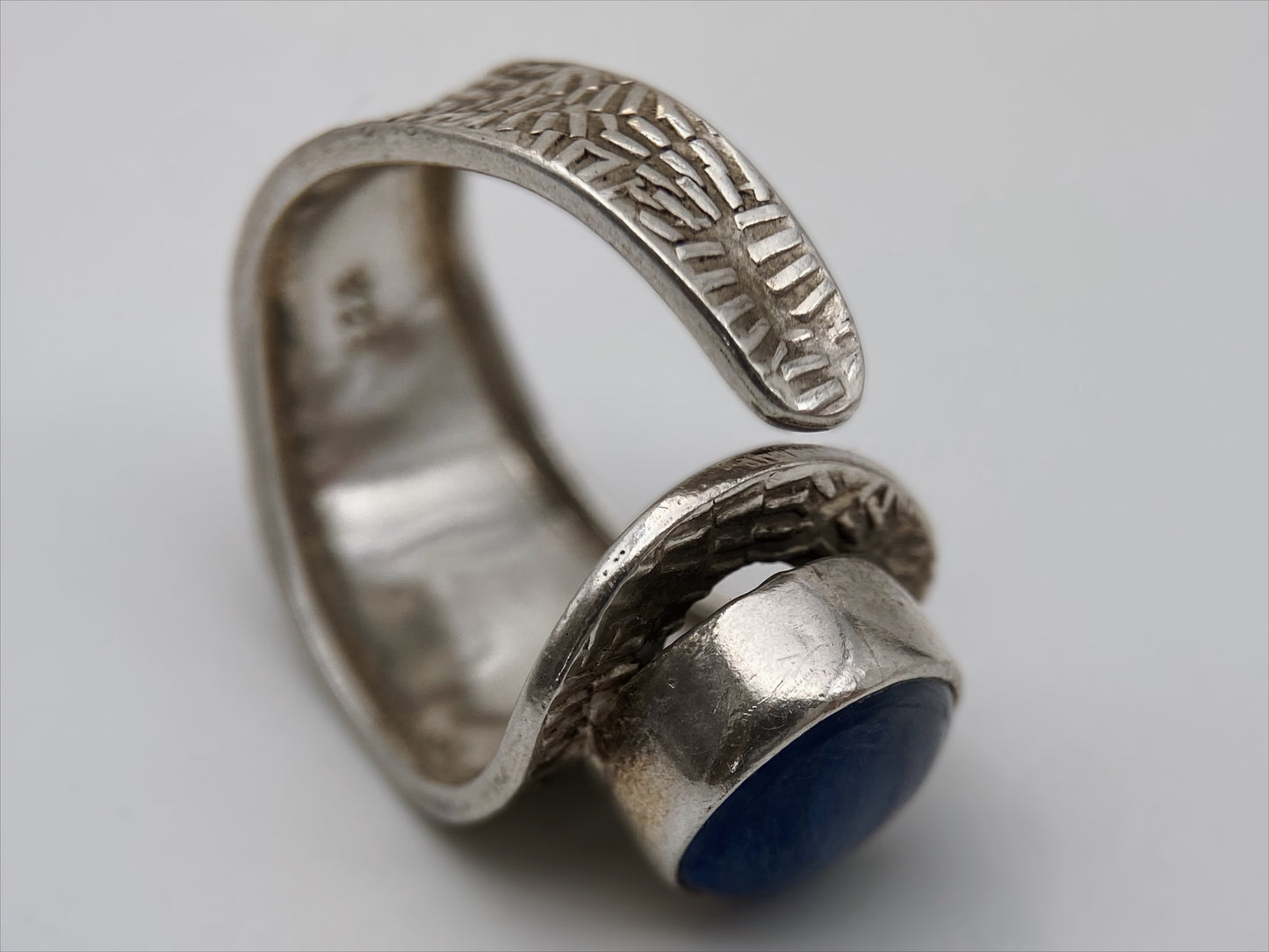 Sidabro žiedas su kianitu