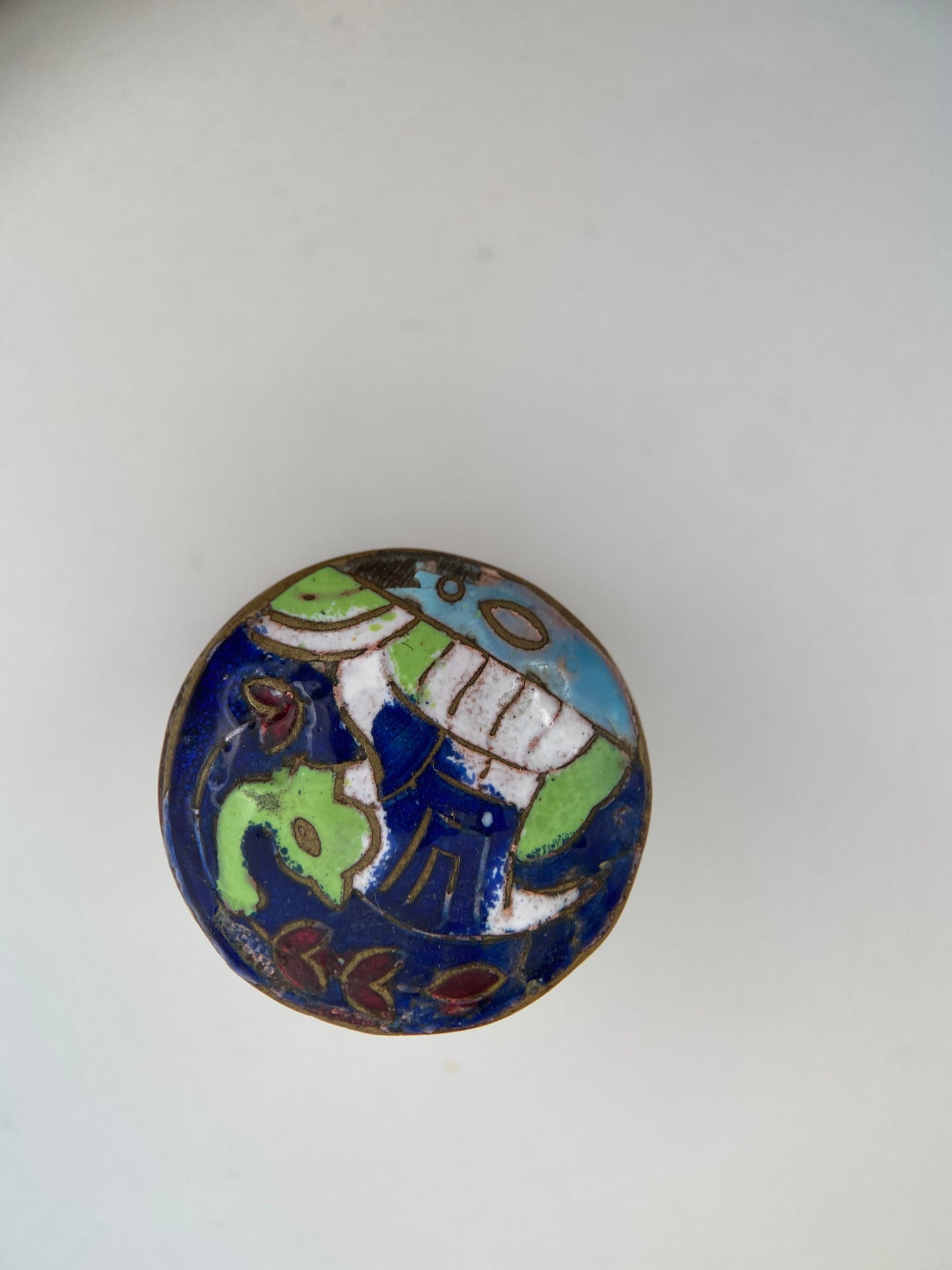 Miniatiūrinė vintažinė dėžutė su “cloisonné” emalio dangteliu