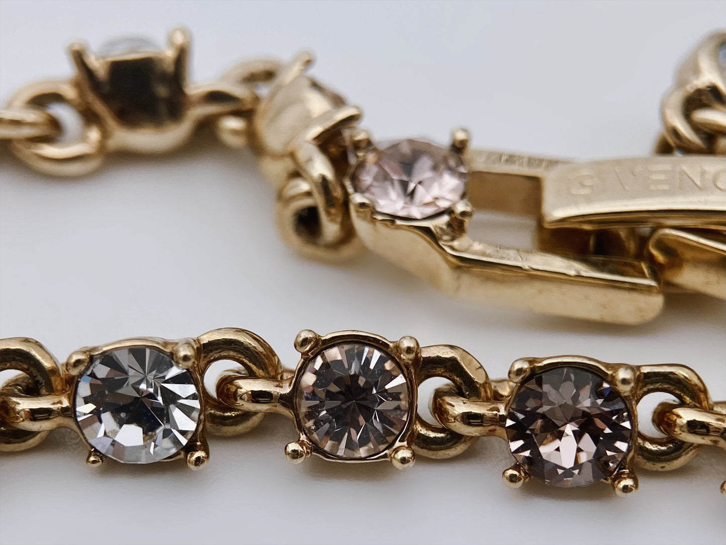 “Givenchy” apyrankė