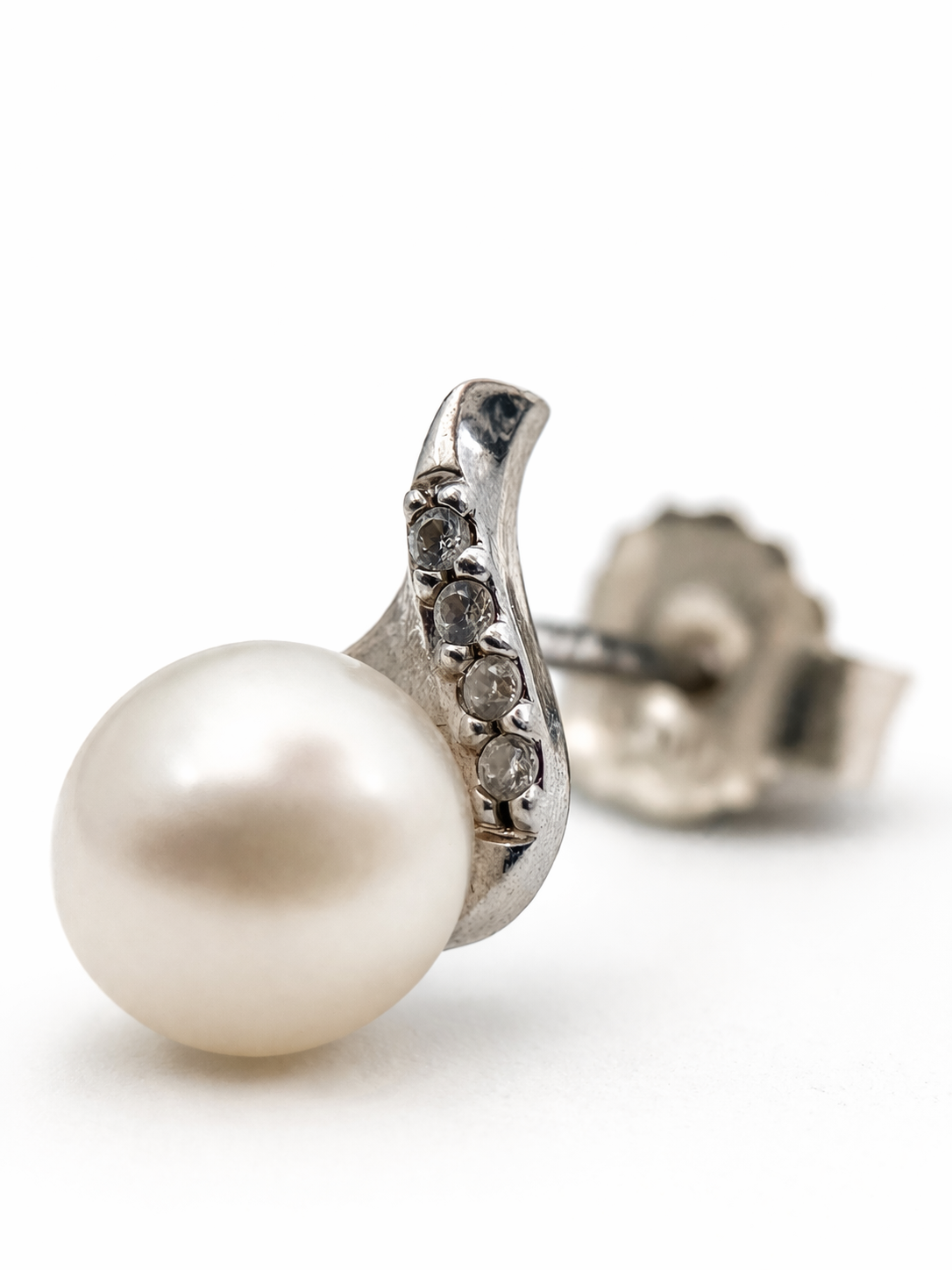 Sidabro auskarai su perlais ir cirkoniais