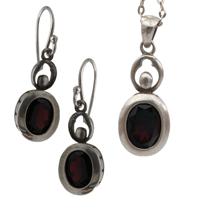 “LUC” sidabro vėrinys ir auskarai