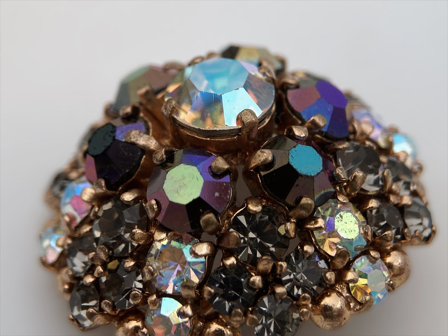 Sagė su Aurora Borealis stiklo kristalais