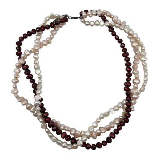 Perlų vėrinys su sidabriniu užsegimu