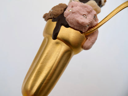 “Bob Mackie” sagė „Ice Cream Sundae“