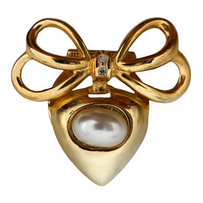 Vintažinė sagė su perlo akcentu