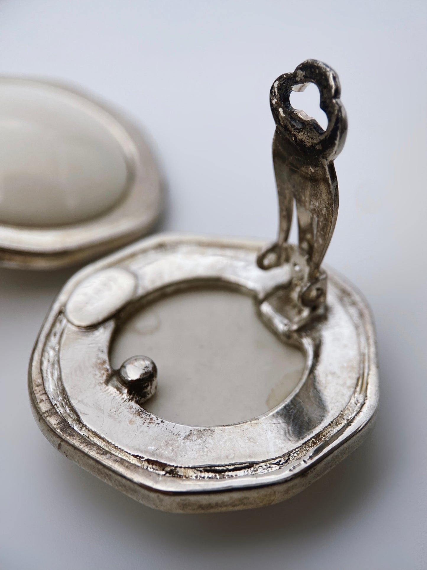 “Carol Dauplaise” auskarai klipsai