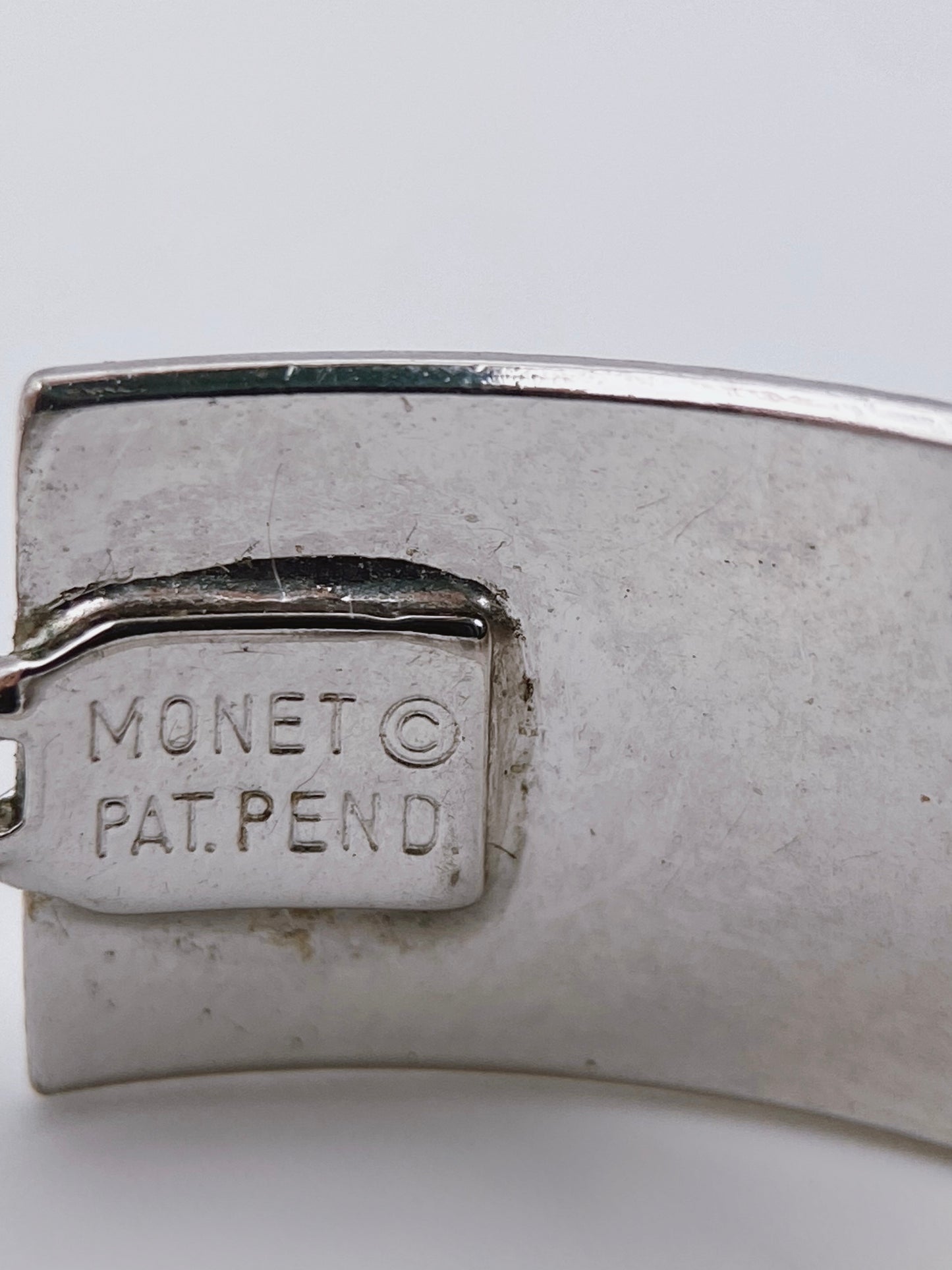 “Monet” auskarai