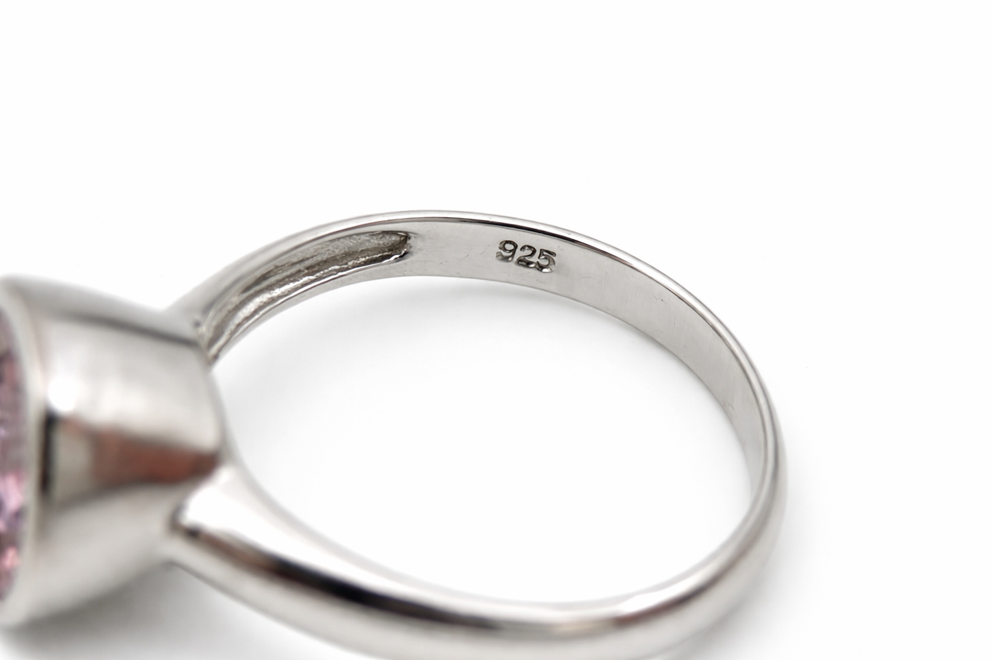 Sidabro žiedas su kristalu