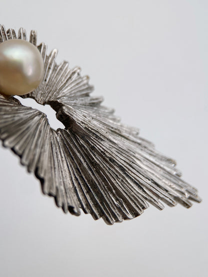 Modernistinė sidabro sagė