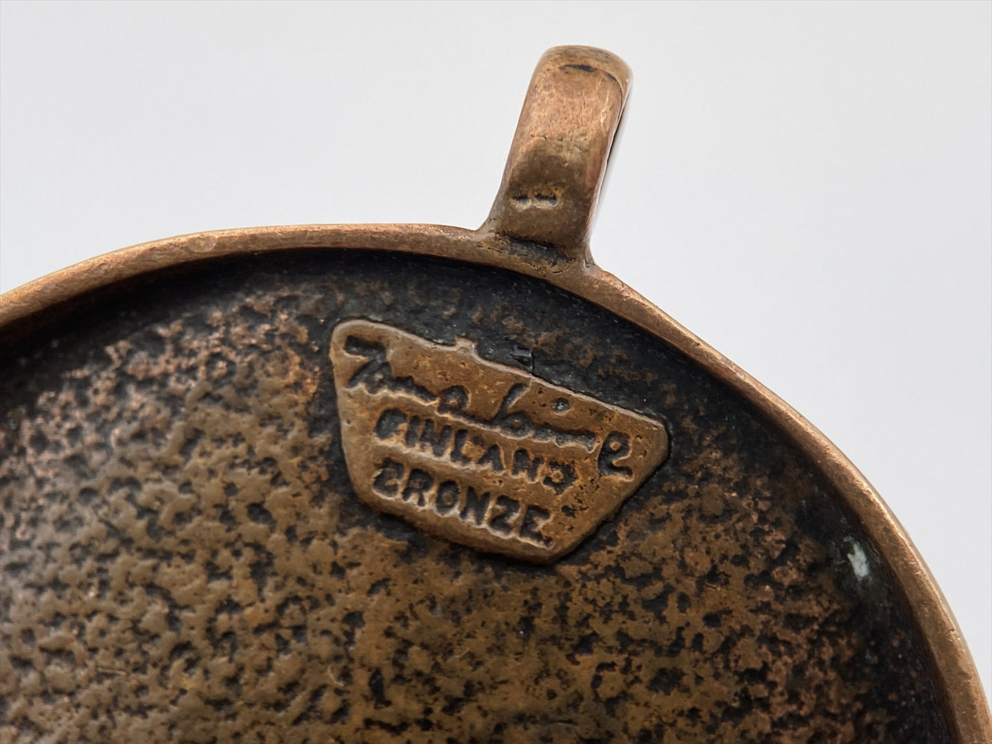 “Jorma Laine” bronzos pakabukas