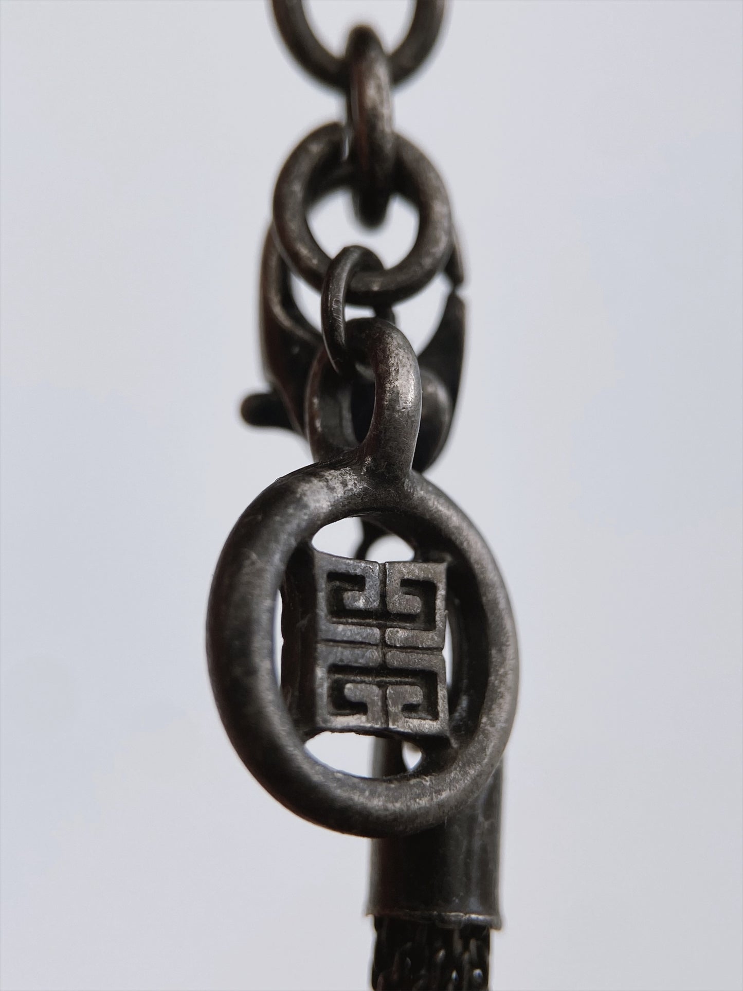 “Givenchy” vėrinys