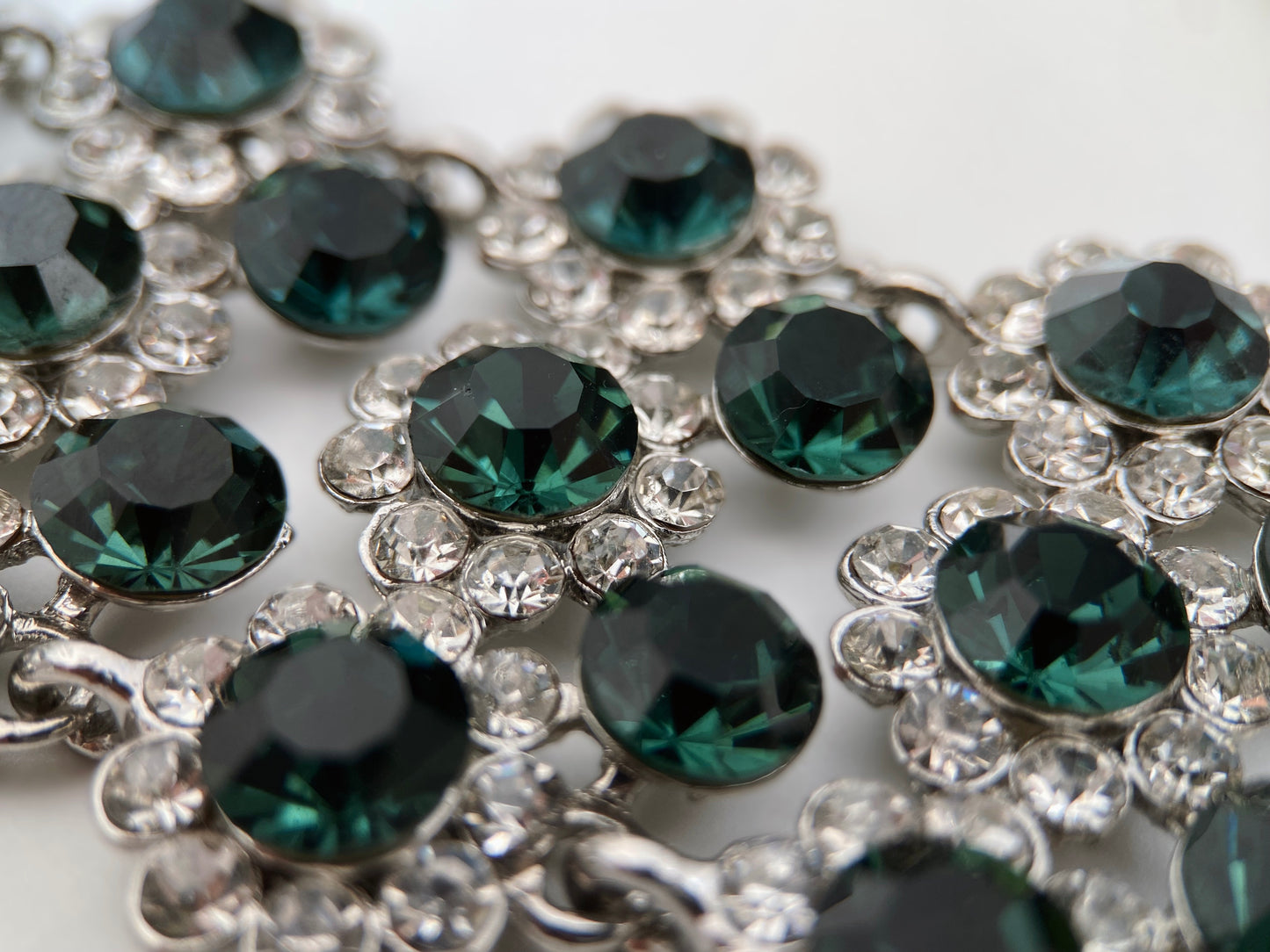 Apyrankė ir auskarai su stiklo kristalais