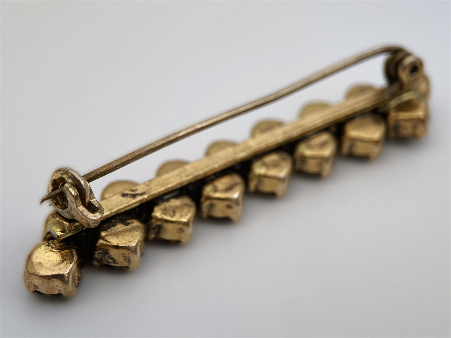 Sagė su stiklo kristalais