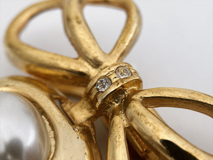 Vintažinė sagė su perlo akcentu