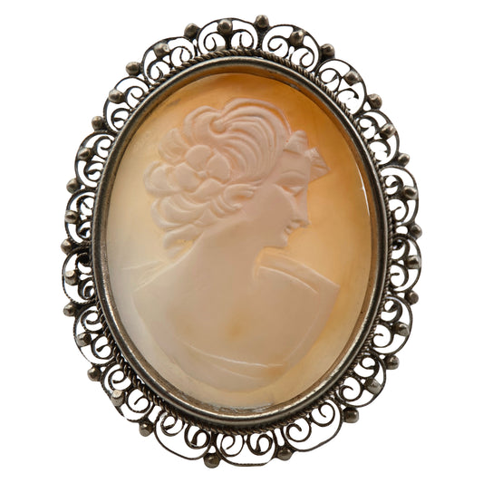 Retro kamėjos sagė/pakabukas iš kriauklės