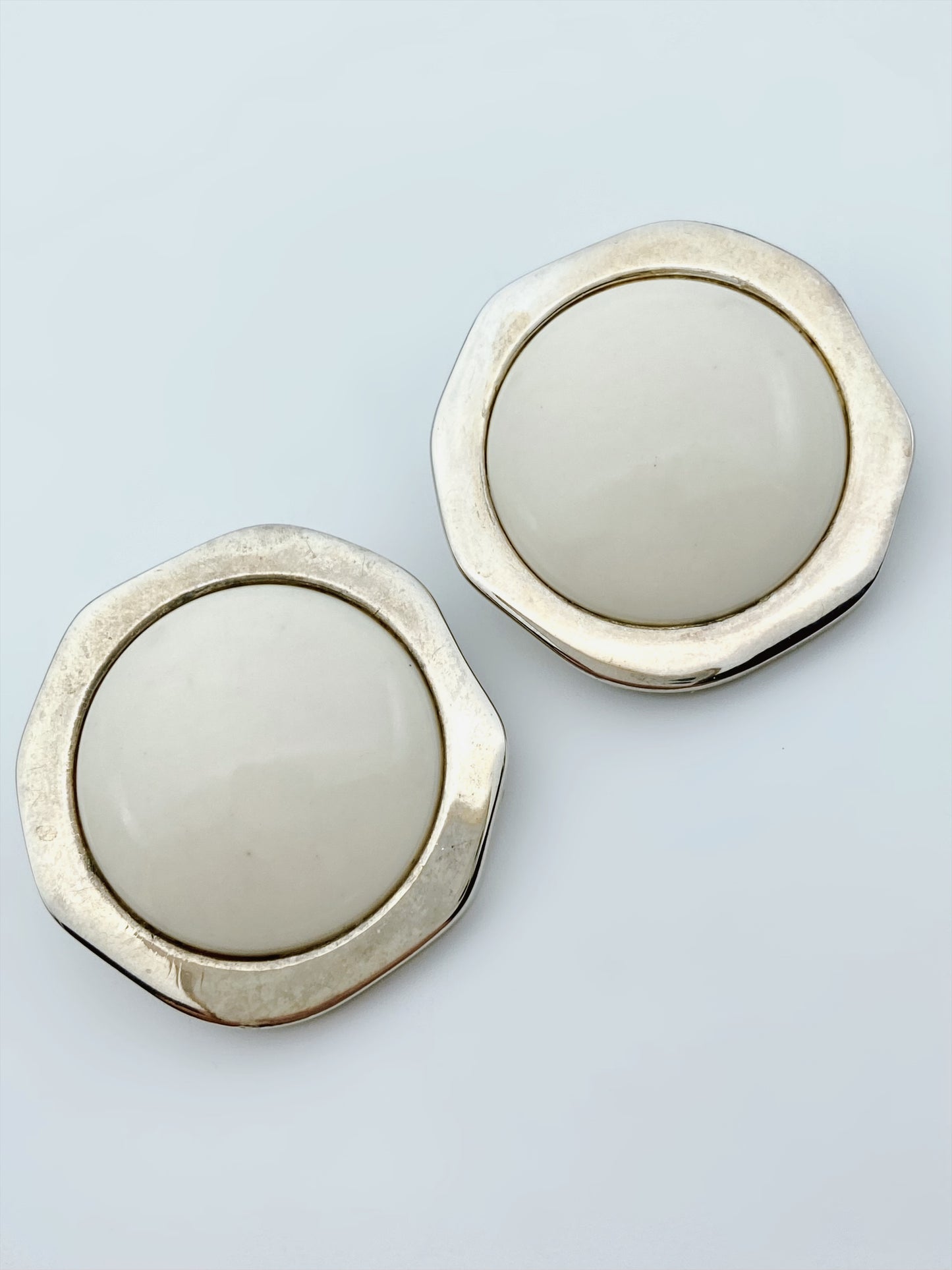 “Carol Dauplaise” auskarai klipsai