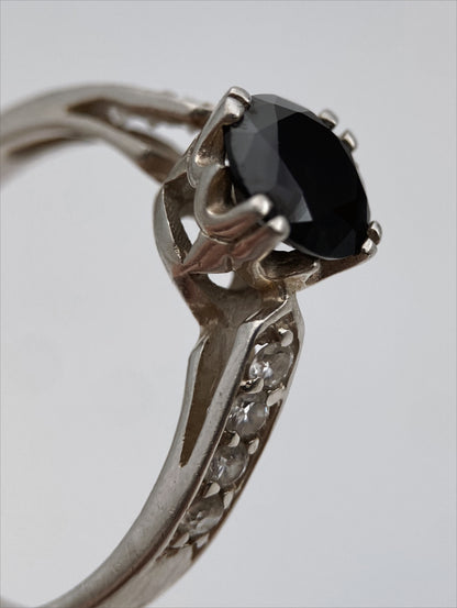 Sidabro žiedas su spineliu ir cirkoniais