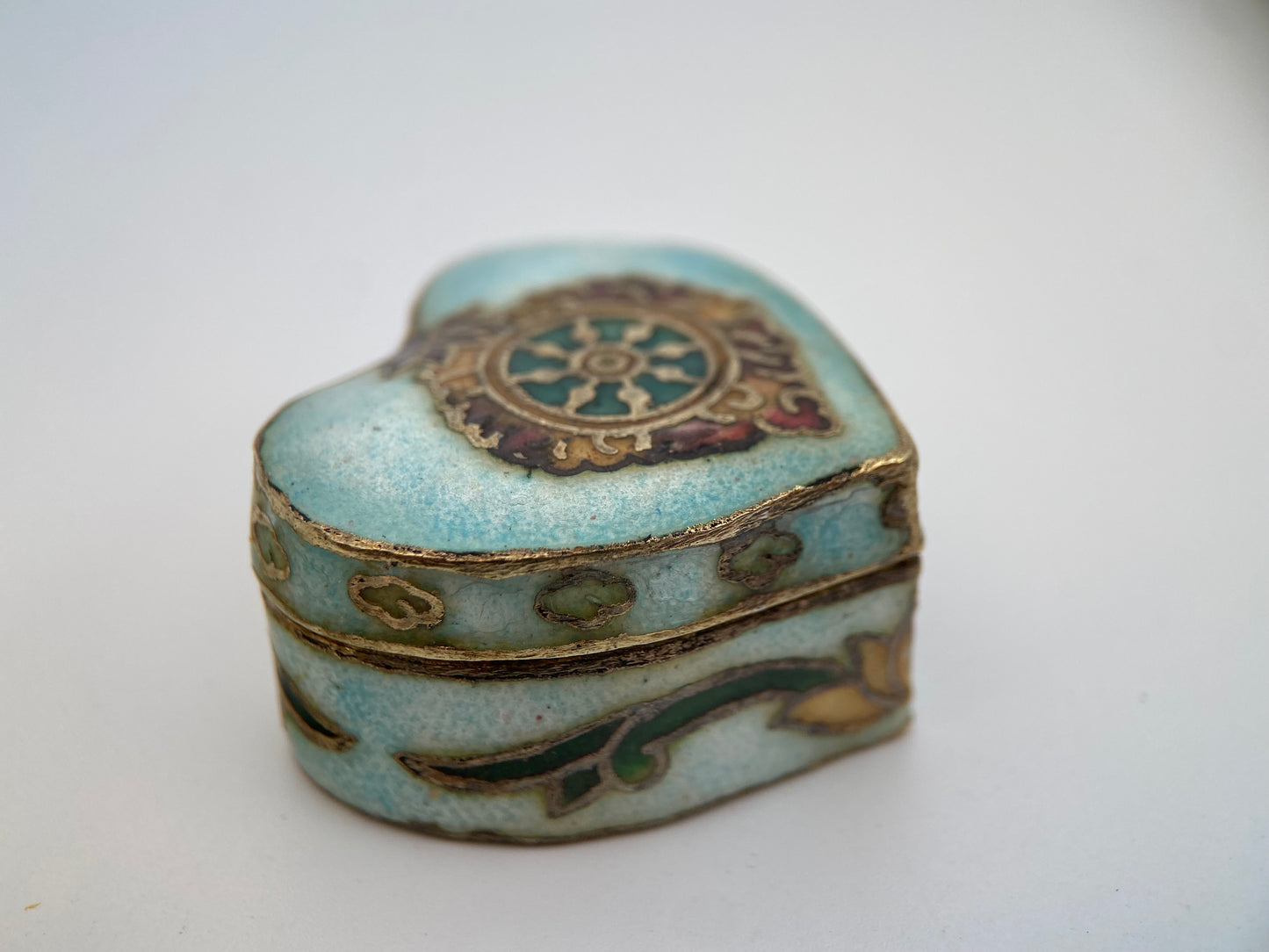 Miniatiūrinė vintažinė “cloisonné” emalio dėžutė