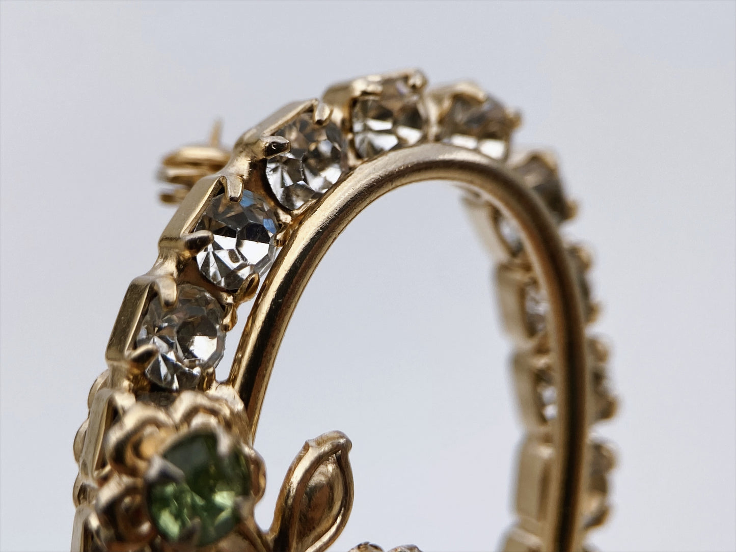 Vintažinė sagė su kristalais